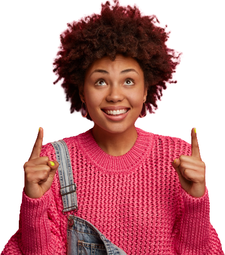 fille en gros plan qui montre le haut avec ses 2 index